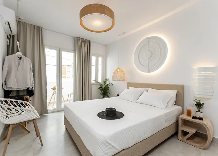 Golden Bird's Naxos City