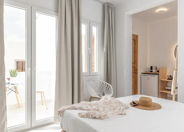 Golden Bird's Aparthotel Naxos City