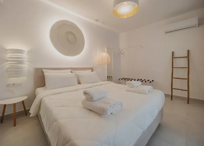 Golden Bird's 4* Naxos City