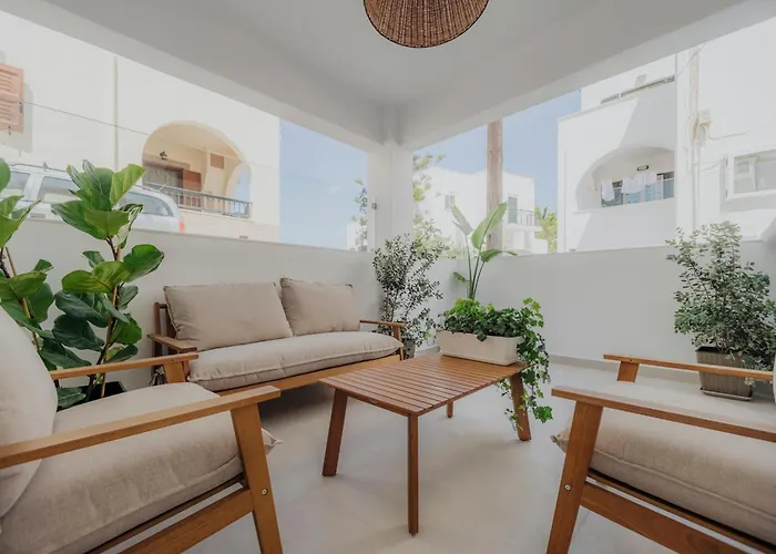 Golden Bird's Aparthotel