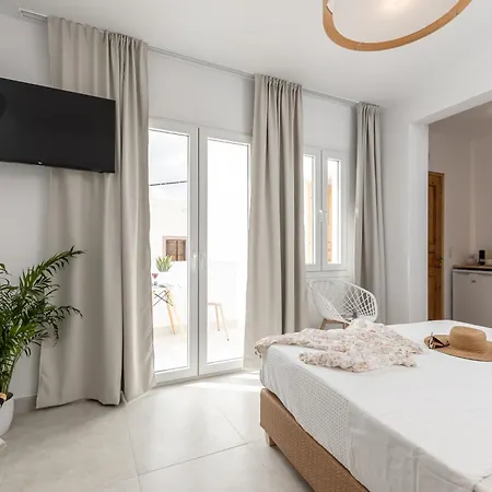 Golden Bird's Aparthotel