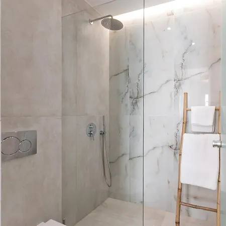 Ξενοδοχείο με διαμερίσματα Golden Bird's Naxos City