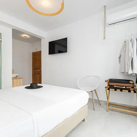 Golden Bird's Naxos City