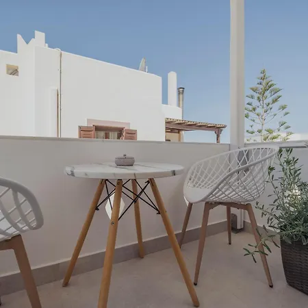 Golden Bird's Ξενοδοχείο με διαμερίσματα 4*