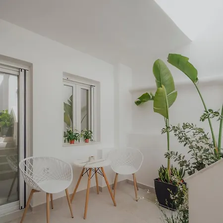 Ξενοδοχείο με διαμερίσματα Golden Bird's Naxos City