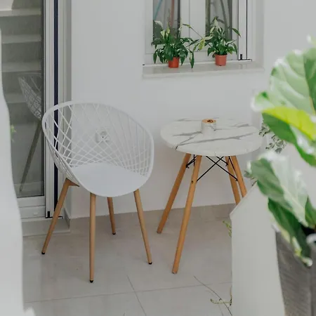 Golden Bird's Aparthotel