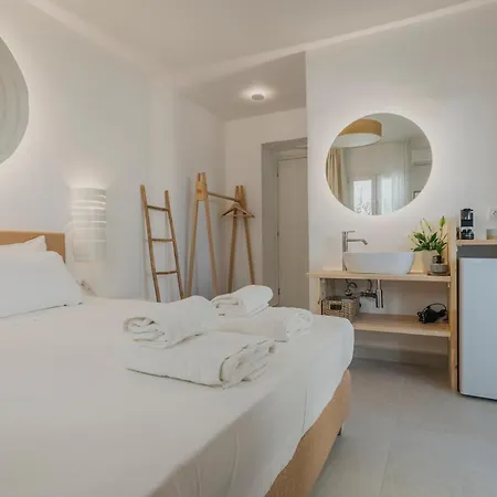 Golden Bird's 4* Naxos City