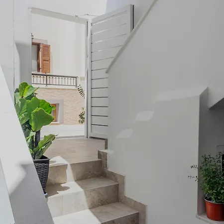 Golden Bird's Aparthotel Naxos City