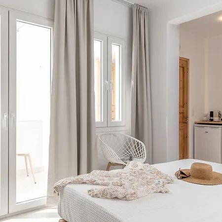 Golden Bird's Ξενοδοχείο με διαμερίσματα 4*