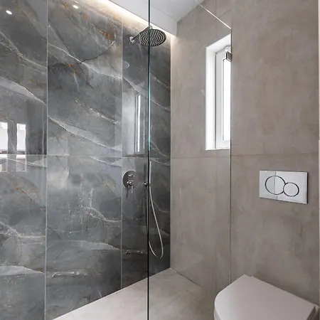 Ξενοδοχείο με διαμερίσματα Golden Bird's