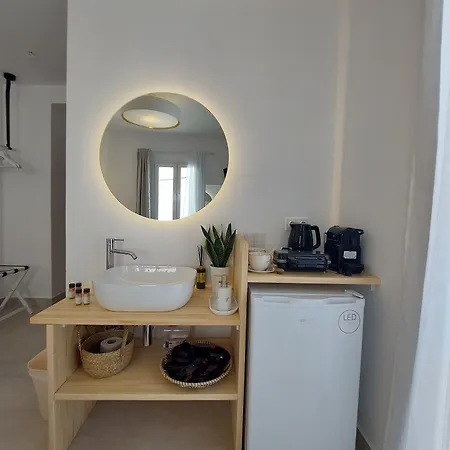 Ξενοδοχείο με διαμερίσματα Golden Bird's