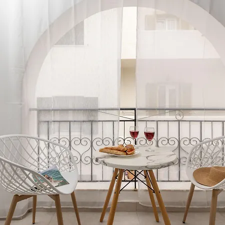 Ξενοδοχείο με διαμερίσματα Golden Bird's