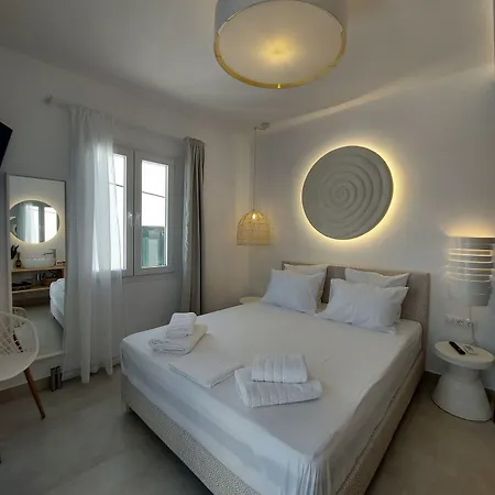 Golden Bird's Ξενοδοχείο με διαμερίσματα 4*