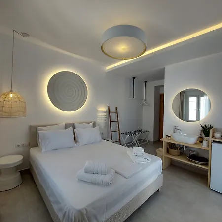 Golden Bird's 4* Naxos City