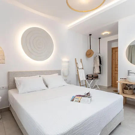 Golden Bird's 4* Naxos City