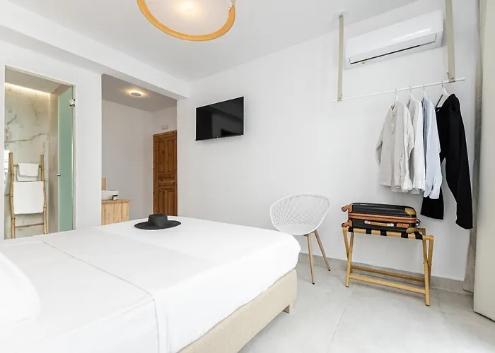 Golden Bird's Naxos City