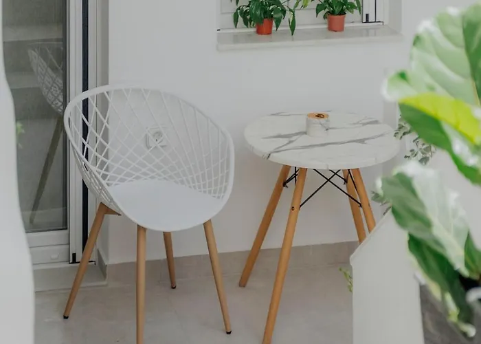 Golden Bird's Aparthotel