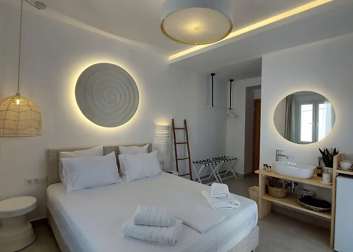 Golden Bird's 4* Naxos City